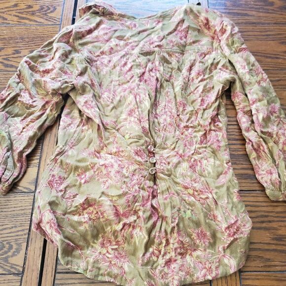 Soft surroundings green&pink ruffle front blouse - Picture 3 of 3